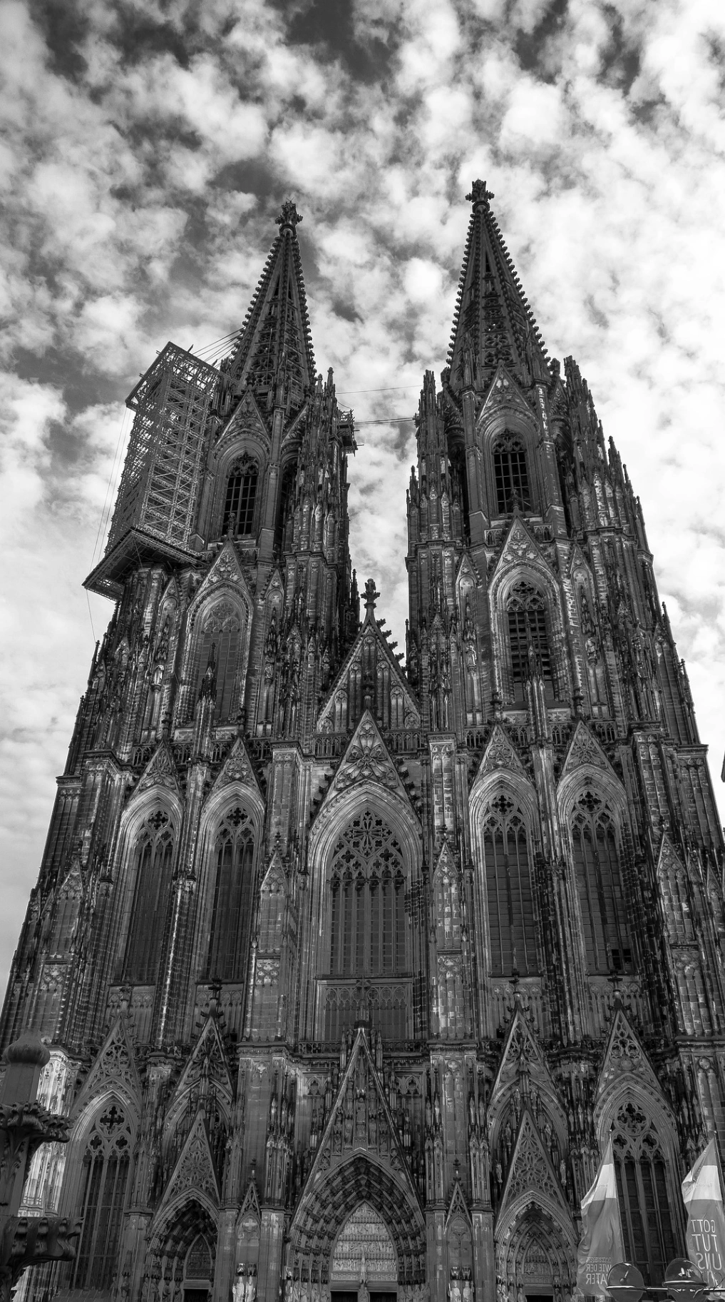 cathédrale gothique noir et blanc